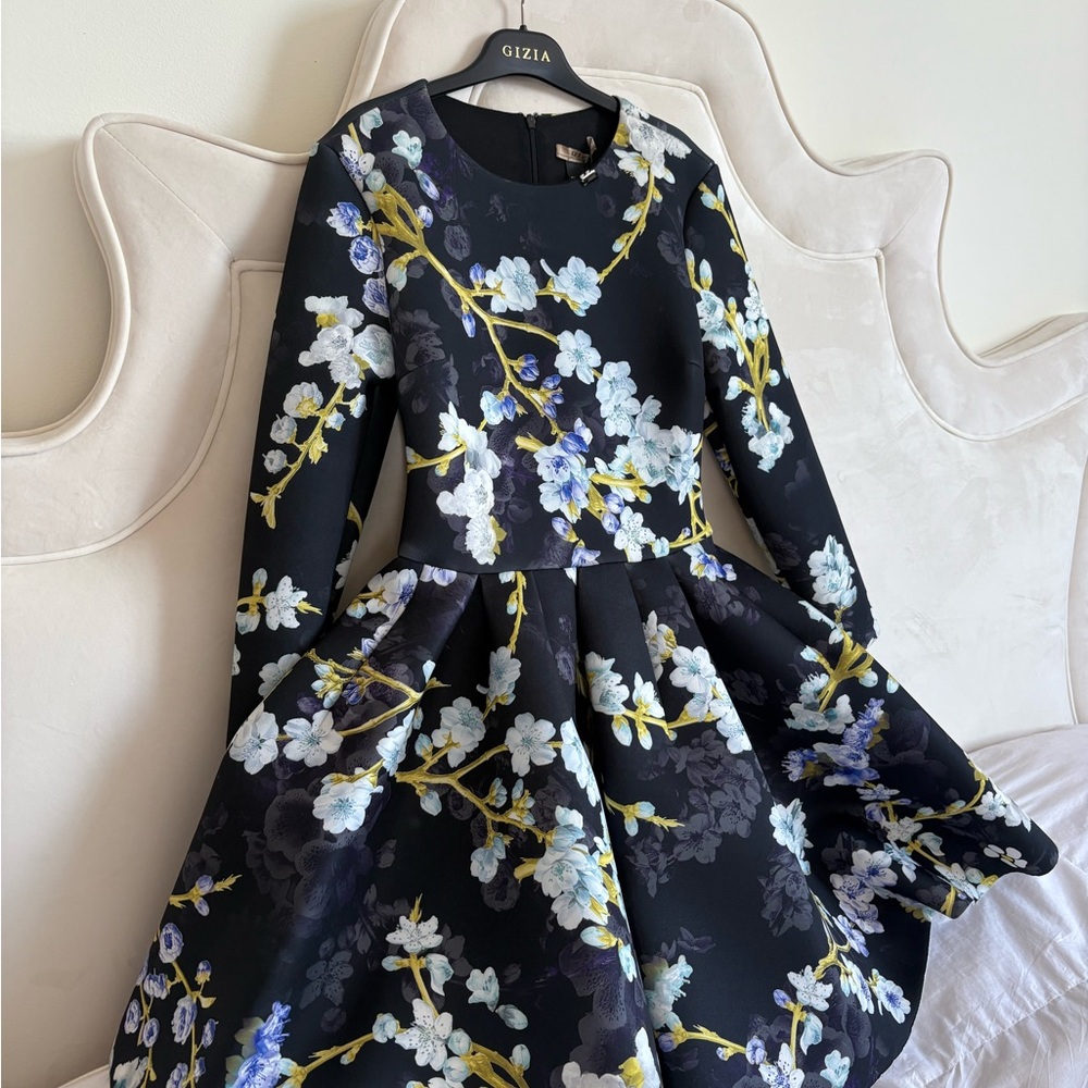 GIZIA Navy Floral Fit-and-Flare Dress with Blue & White Blossoms. 🌸